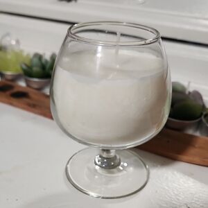 Elegant Clear Glass Candle: Vanilla Whiskey Scent